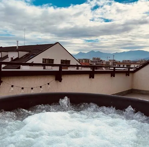 Апартаменти Skylark - Monaco Penthouse With Jacuzzi & Panoramic View Брашов